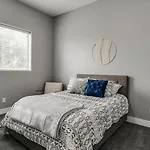 3 Bdrm Townhouse Wgarage In Gated Complex