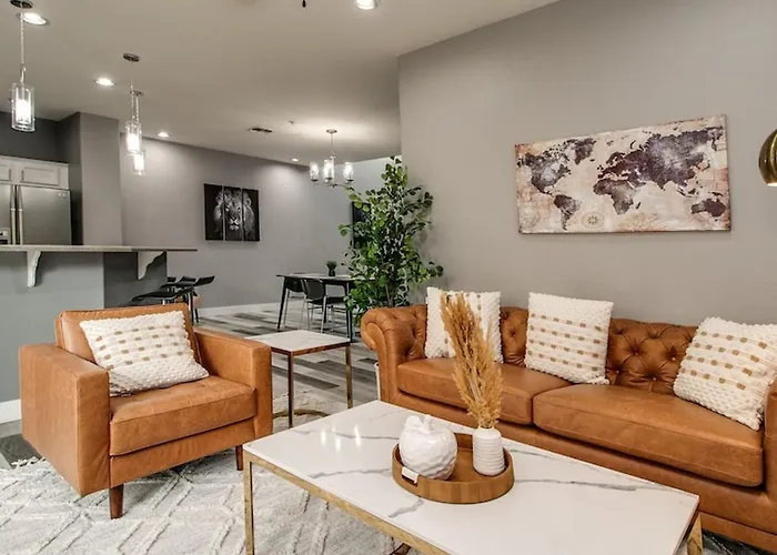 3 Bdrm Townhouse Wgarage In Gated Complex