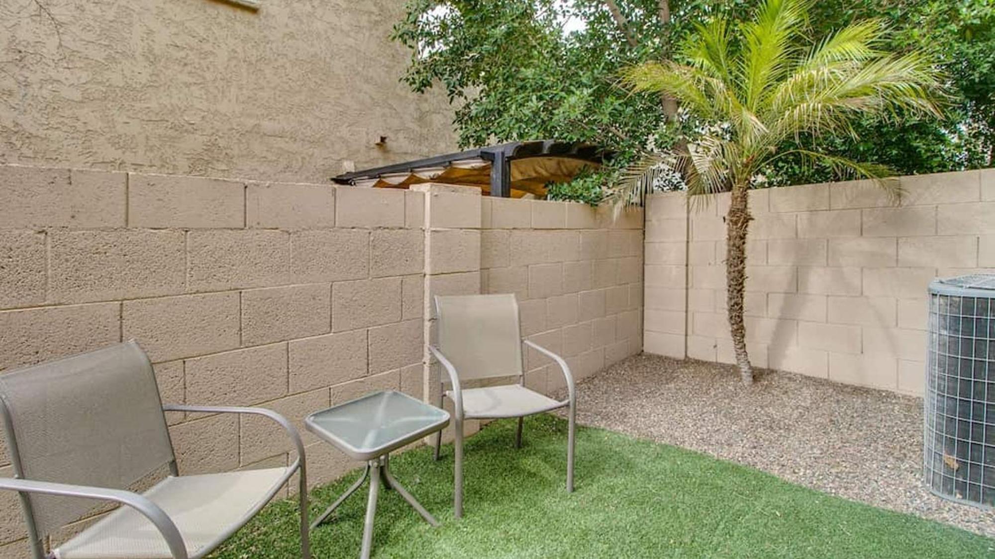 Holiday home 3 Bdrm Townhouse Wgarage In Gated Complex
